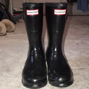 Black glossy Hunter rain boots. Mid calf. Size 6.